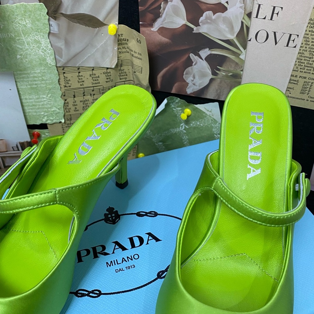 PRADA Green Heel - Pointed Toe w/Signature Buckle - Picture 2 of 5